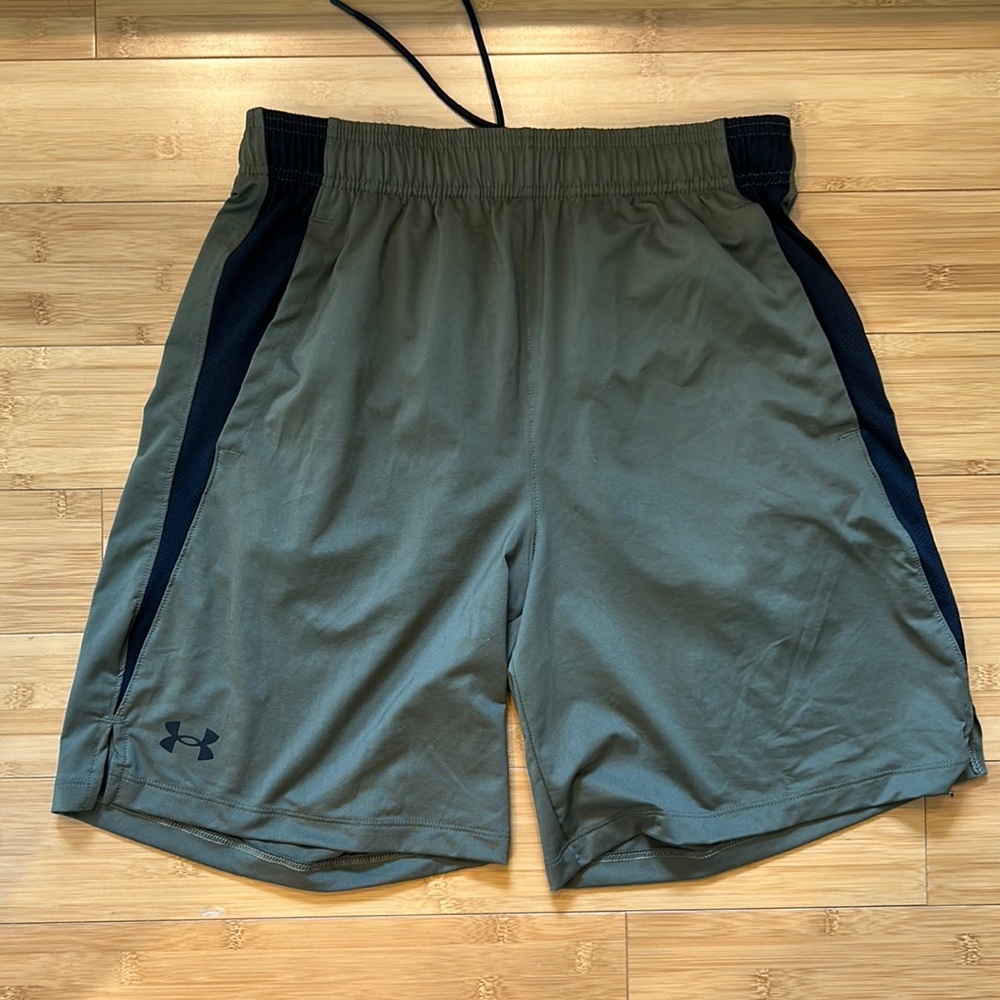 Men’s olive green under armour athletic shorts